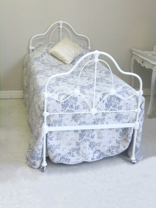 IB4203 Victorian iron single bed